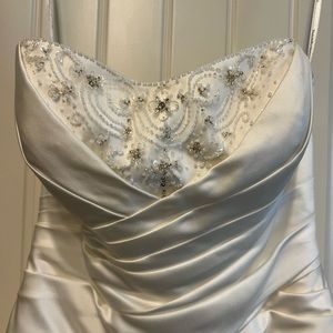 Wedding dress or Ball gown